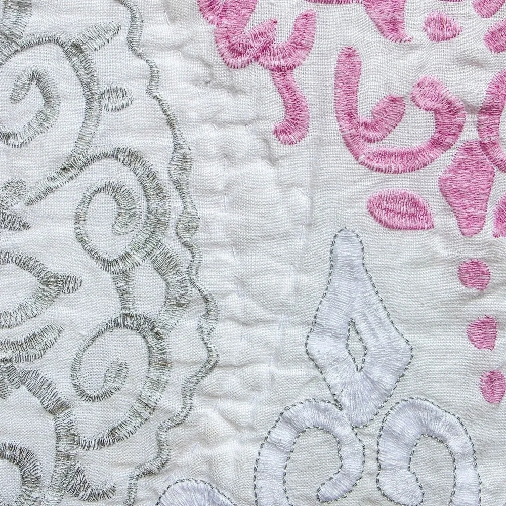 Pottery‎ Barn Kids Toddler Crib Quilt Pink White Silver Medallion Nursery 50x36